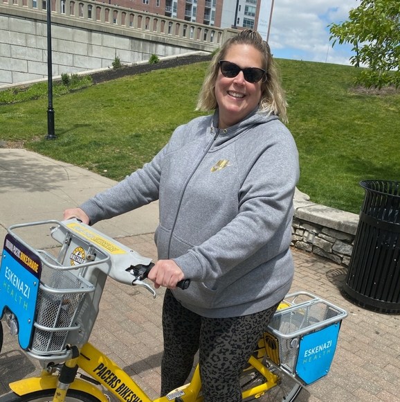 Meet your Posher, Michelle - Picture 1 of 2